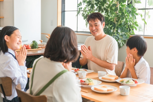 家族で朝食