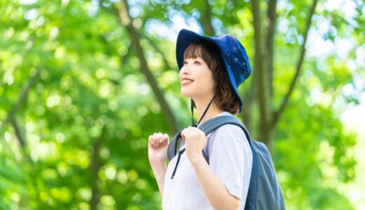 登山を楽しむ女性