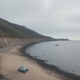 【海釣り】低気圧が魚の活性に与える影響 | 釣果が変わるタイミングと対策 をイメージした 広角の風景 の写真