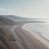 【潮の流れ】海釣りの危険を避ける方法 | 安全なポイント選びのコツ をイメージした 広角の風景 の写真