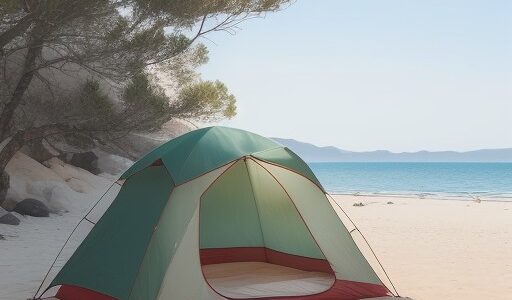 【熱中症対策】海のレジャーで準備したい持ち物 | 水分補給と日除けの方法