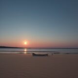 【アジ釣り】夜釣りのベストシーズン | 狙い目の時期とポイント をイメージした 広角の風景 の写真