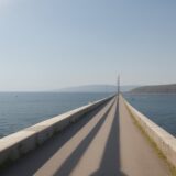 【アジ釣り】堤防での狙い目な時期 | おすすめのポイントを紹介します をイメージした 広角の風景 の写真