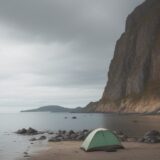 【海釣り】天候による中止判断 | 安全に釣行するための基準 をイメージした 広角の風景 の写真