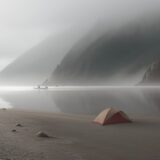 【海釣り】霧での停泊判断 | 安全な運航とタイミング をイメージした 広角の風景 の写真