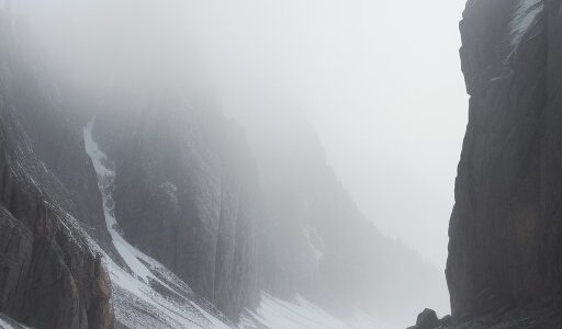 【登山】霧での停滞判断 | 安全に山を下りるための基準