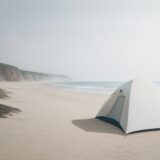 【海霧】発生する仕組み | 海辺で見る白い壁の正体 をイメージした 広角の風景 の写真