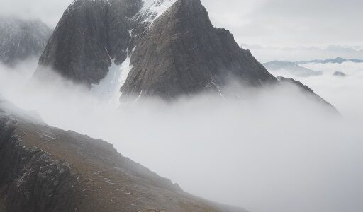 【登山】霧が晴れて視界が開ける瞬間 | 山頂からの景色とルート案内