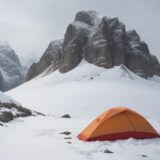 【登山】危険予知のやり方 | 山行前に確認したいリスク管理の手順 をイメージした 広角の風景、山 の写真