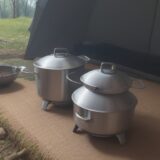 【キャンプバーナー】炊飯の火加減 | ご飯を炊くコツと手順 をイメージした 広角の風景 の写真