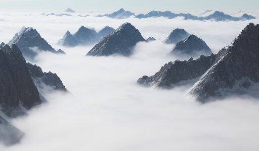 【登山】稜線を歩くルート | 足元に広がる雲海の景色