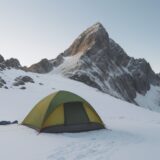 【登山用ギア】除湿の方法 | 道具を長く使う手入れの手順 をイメージした 広角の風景、山 の写真