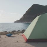 【セーリングウェア】海での服装選び | 機能的なアイテムと選び方 をイメージした 広角の風景 の写真