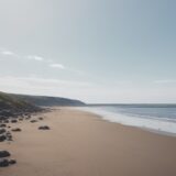 【海釣り】潮位が低い時の影響 | ポイント選びとタイミングのコツ をイメージした 広角の風景 の写真