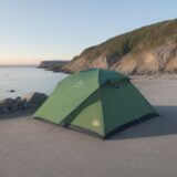 【シーバス】堤防での釣りポイント | おすすめの時期と狙い方 をイメージした 広角の風景 の写真