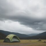 【雨雲レーダー】川釣りの天候確認 | 雲の動きで判断するタイミング をイメージした 広角の風景 の写真