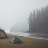 【海霧】遭難を防ぐ準備 | 安全な航行のための対策方法 をイメージした 広角の風景 の写真