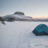 【山頂の気温】風速による体感温度の変化 | 装備選びの注意点 をイメージした 広角の風景 の写真