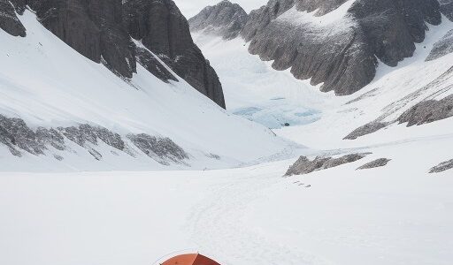 【雪山登山】氷河地帯を横断するコース | 準備する道具と歩き方の注意点