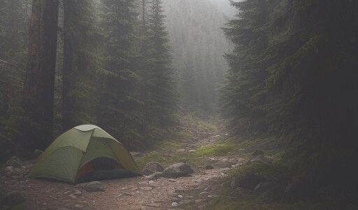 【防水リュック】雨の山道を歩く | 荷物を守る軽量バックパックの選び方