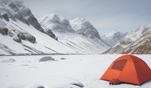 【保温対策】冬の登山で体温を維持する方法 | 服装と装備の選び方