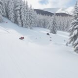 【スノーボード】雪山の斜面を滑り降りる | ゲレンデのコース選びと装備品 をイメージした 広角の風景、雪景色 の写真