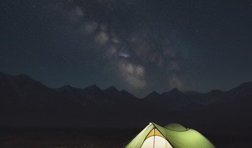 【キャンプ】夏の最適時期 | 山の頂上付近で星を眺めて過ごす夜の時間