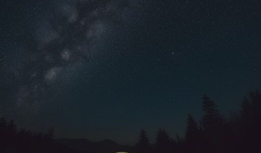 【キャンプ場】星空観測ができる場所 | 夜空に光る星を眺めて過ごす時間