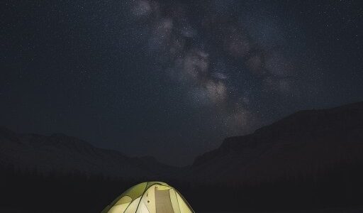 【キャンプ場】星空が見える場所の選び方 | 自然に囲まれて眠る夜の体験