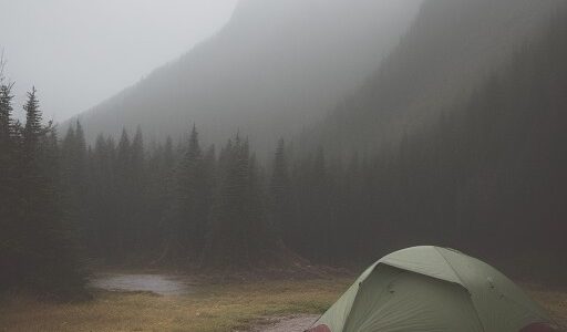 【雨の登山】降水確率と予報の読み方 | 雨の中を歩くための装備
